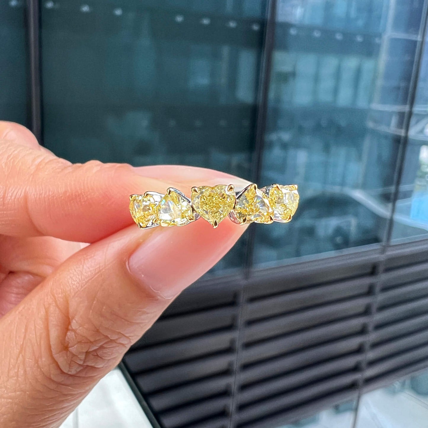 天然华丽黄色钻石半永恒戒指,18K白金,心形,1.85克拉总重