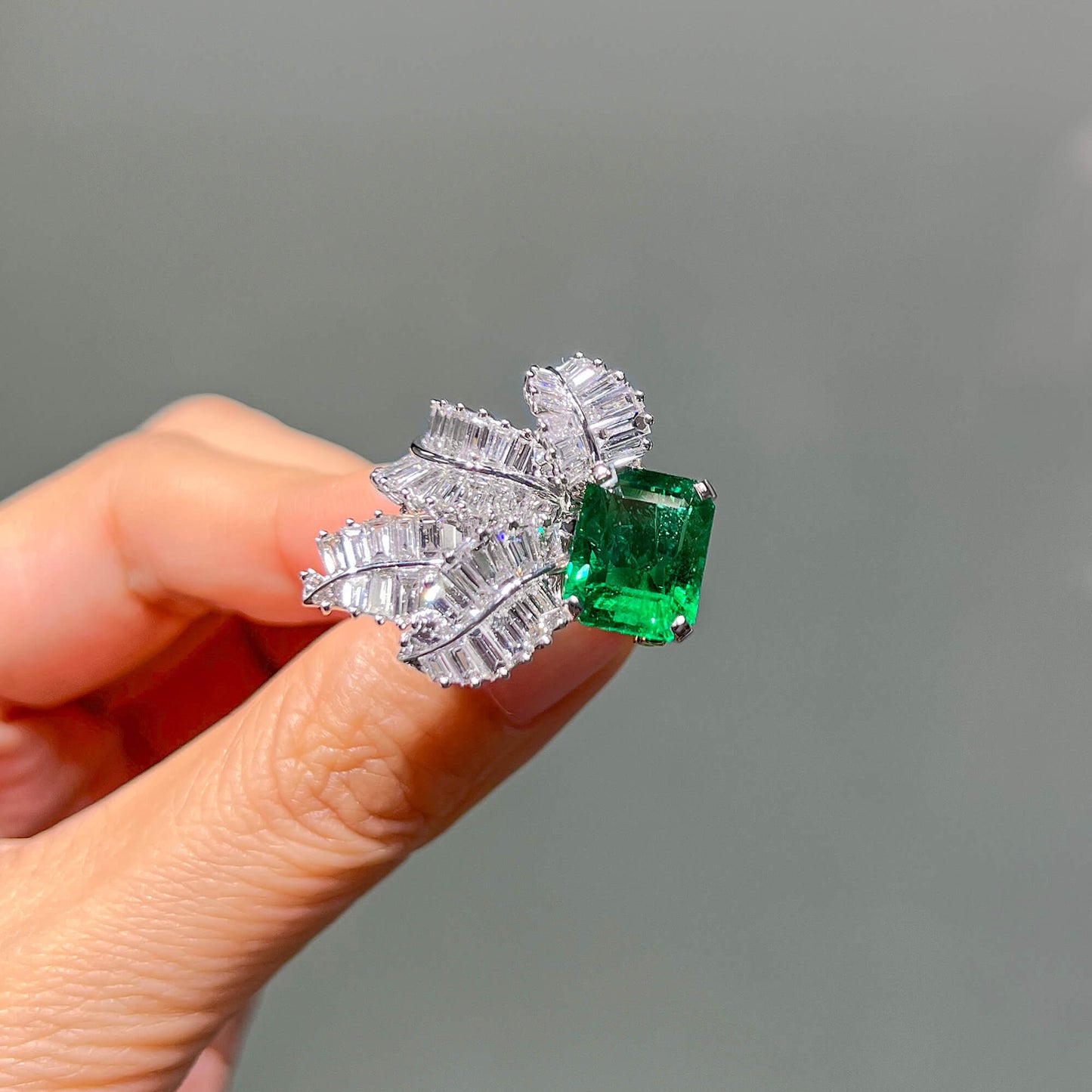 天然 艳绿色 赞比亚 祖母绿戒指,总重10.30克拉,八角形,GRS认证