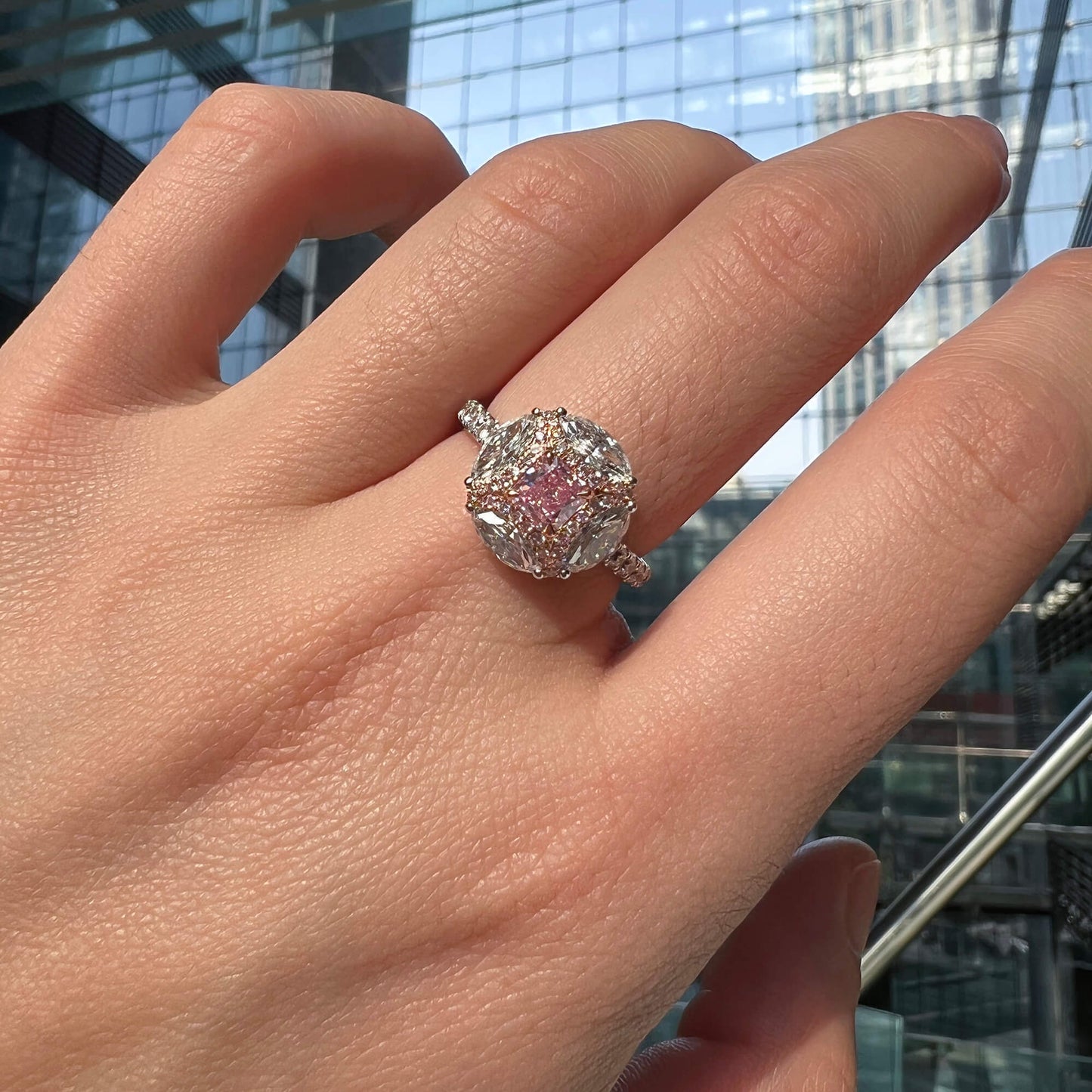 淡粉 钻石戒指,总重1.93 克拉,雷迪恩形,GIA认证