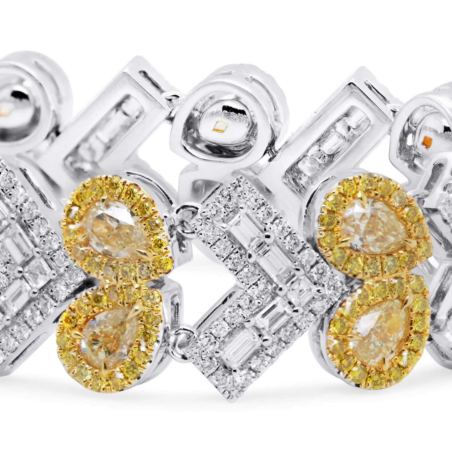 中彩黄 钻石手链,总重12.06克拉,水滴形