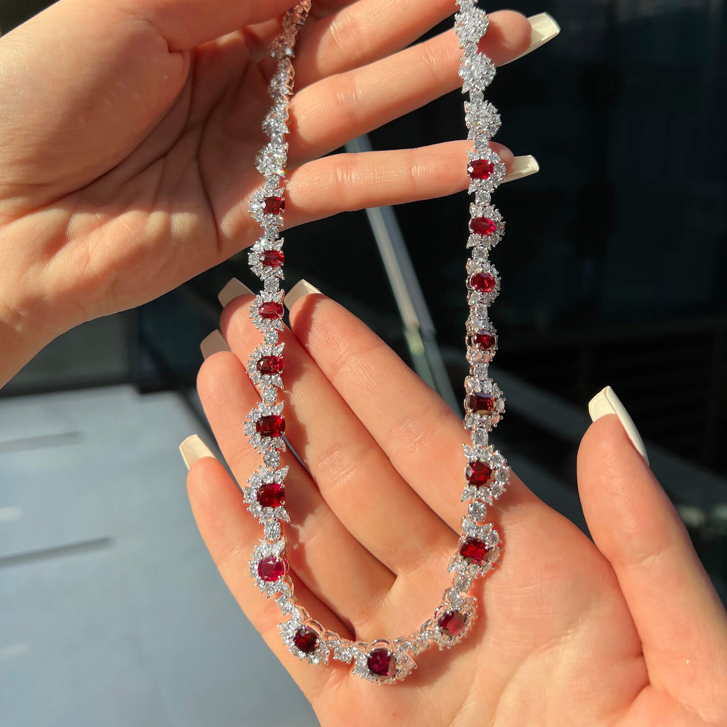 שרשרת רובי בורמזי אדום עז טבעי, זהב לבן 18 קראט, צורת כרית, 45.31 קראט TW
