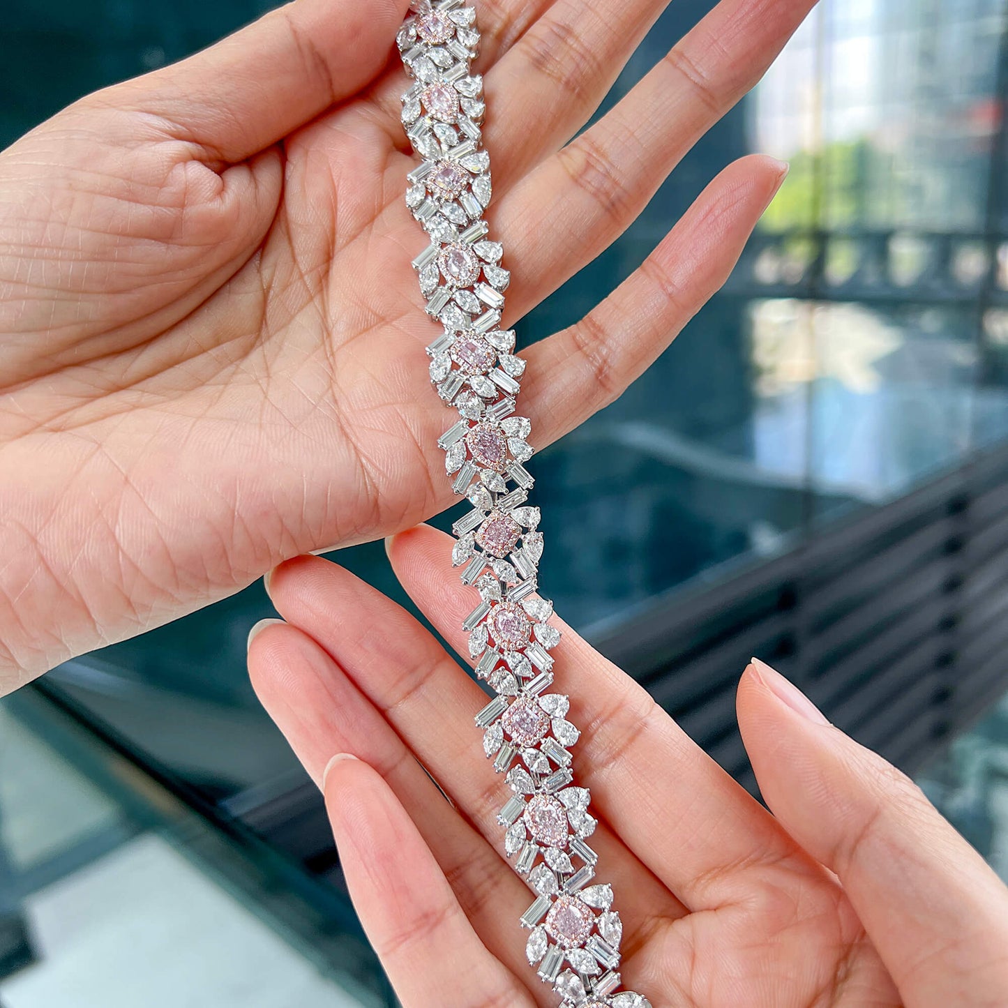 微浅粉 钻石手链,总重23.07克拉,混合形状,GIA认证