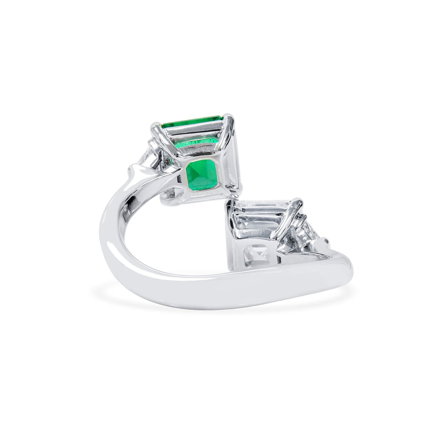 白钻戒指,总重4.37克拉,阿斯切形