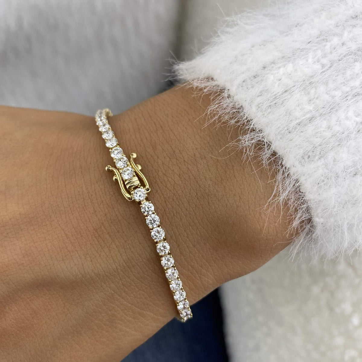 Natural 5.50 Ct. TW Round-Cut Diamond Bracelet, 14K Yellow Gold
