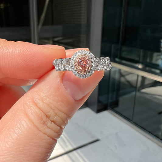 中彩 带棕橙色 粉钻戒指，总重0.38 克拉，椭圆形，GIA认证