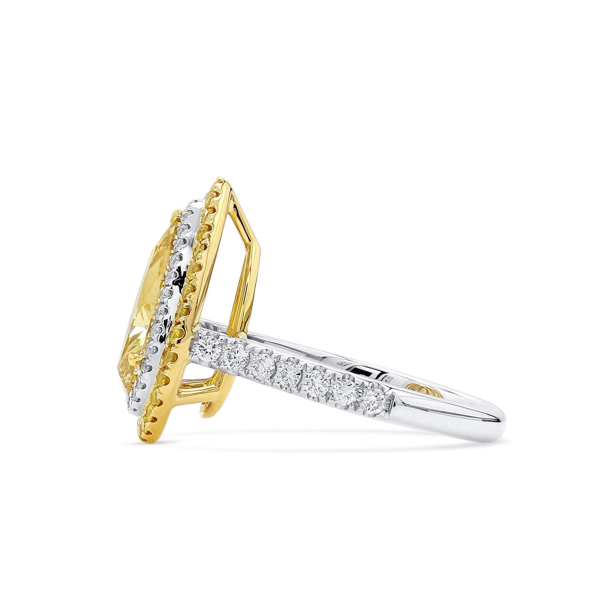 中彩 带棕色 黄钻戒指，总重3.23克拉，水滴形，GIA认证