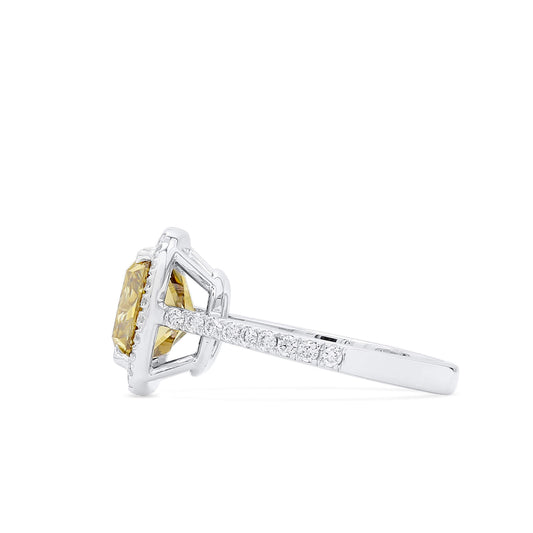 暗彩 带棕绿色 黄钻戒指，总重4.50克拉，雷迪恩形，GIA认证