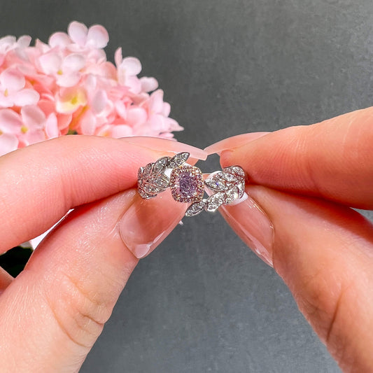 淡彩 带紫色 粉钻戒指，总重0.52克拉，枕形，GIA认证