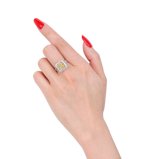 淡彩黄 钻石戒指，5.03克拉（总重6.47克拉），雷迪恩形，6224762251