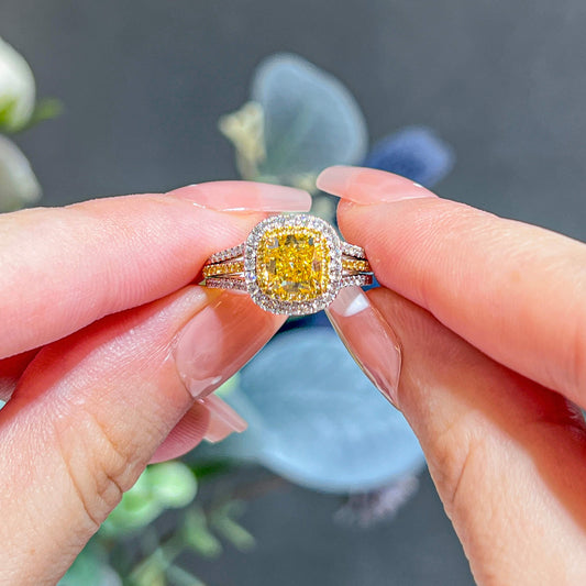 艳彩黄 钻石戒指，总重2.08克拉，枕形，GIA认证