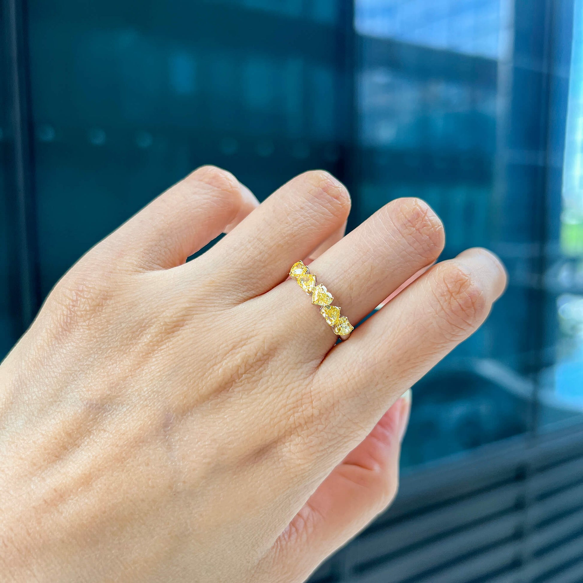 天然华丽黄色钻石半永恒戒指，18K白金，心形，1.85克拉总重