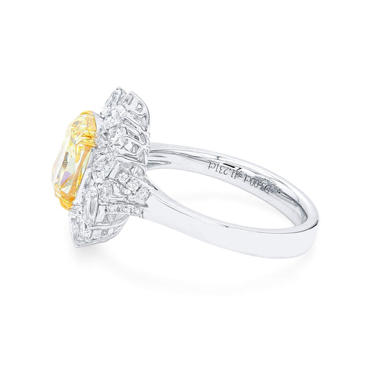 中彩黄 钻石戒指，总重4.24克拉，枕形，GIA认证