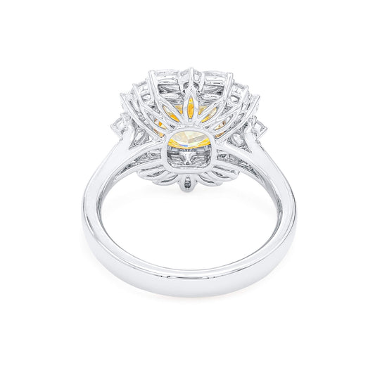 中彩黄 钻石戒指，总重4.24克拉，枕形，GIA认证