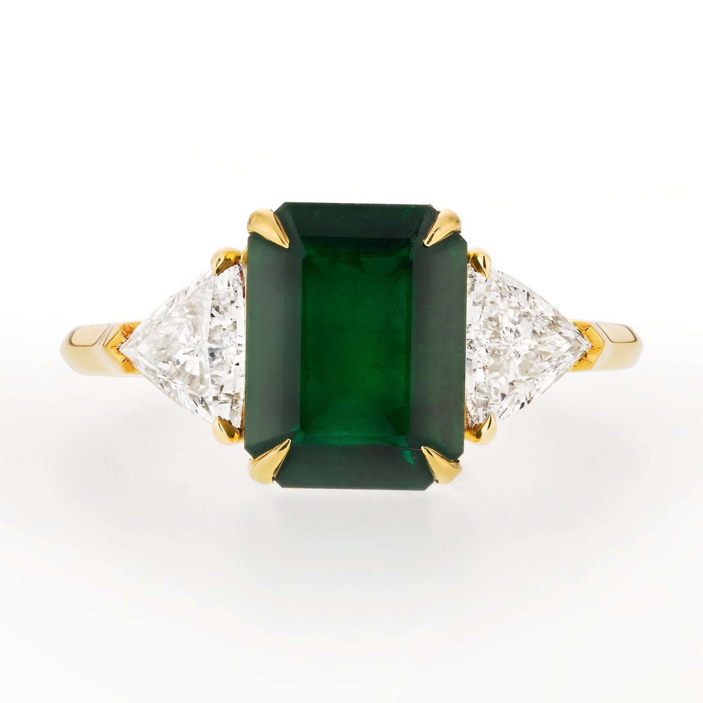 טבעת שלוש אבנים משובצת אזמרגד ירוק קולומביאני טבעי, זהב צהוב 18 קראט, צורת אזמרגד, 3.28 קראט TW