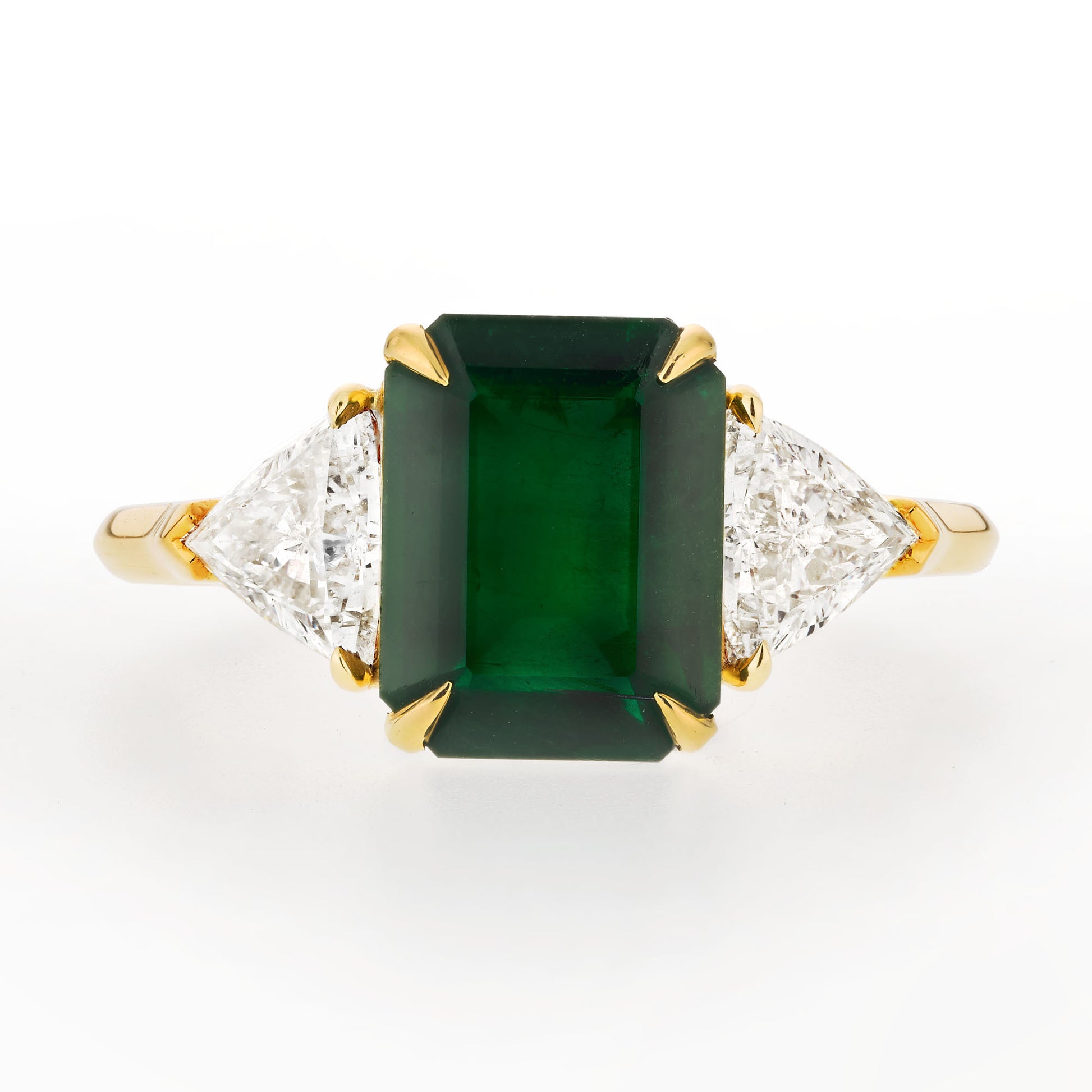 טבעת שלוש אבנים משובצת אזמרגד ירוק קולומביאני טבעי, זהב צהוב 18 קראט, צורת אזמרגד, 3.28 קראט TW