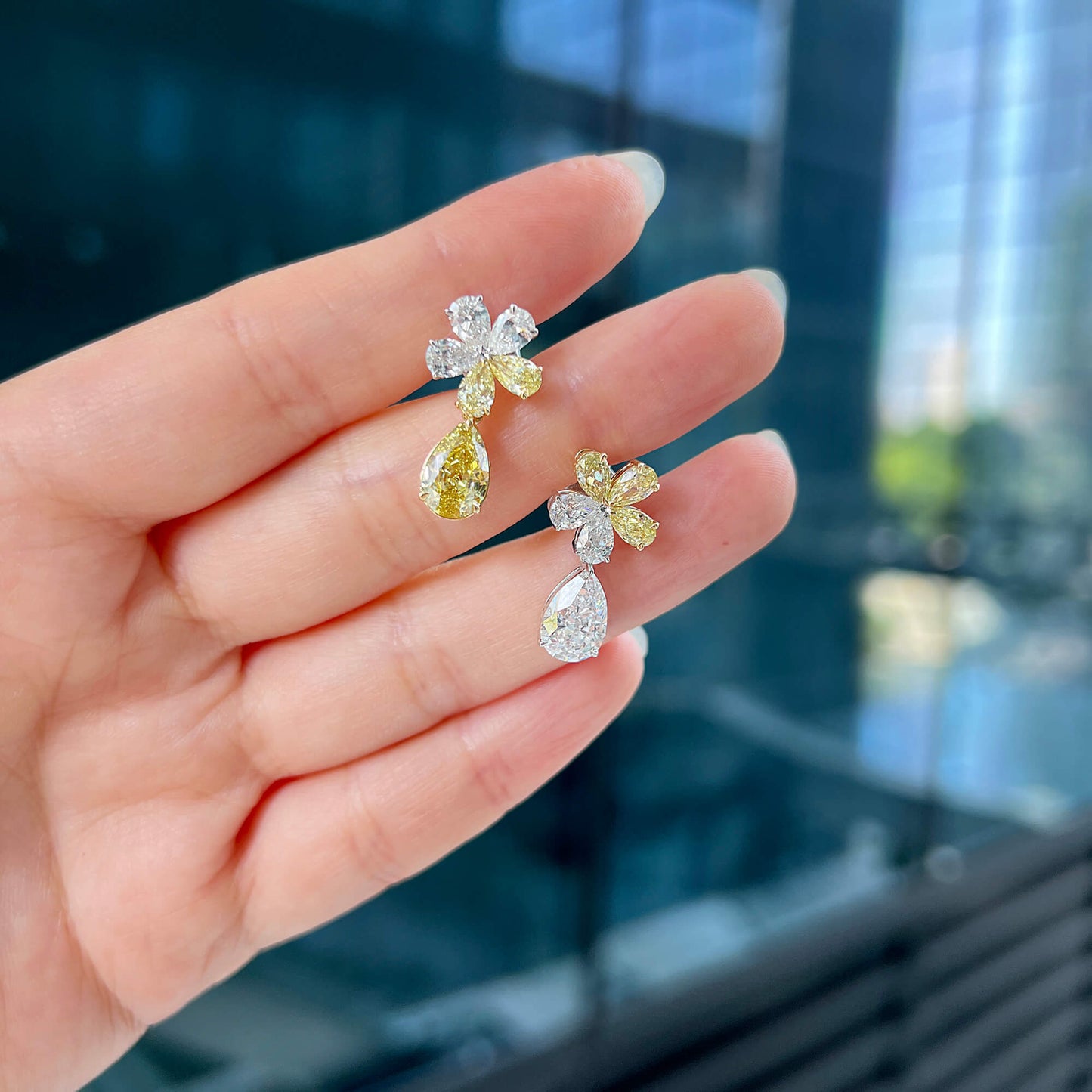 עגילי יהלומים צבעוניים, 5.72 קראט TW, צורת אגס, מאושר על ידי GIA 