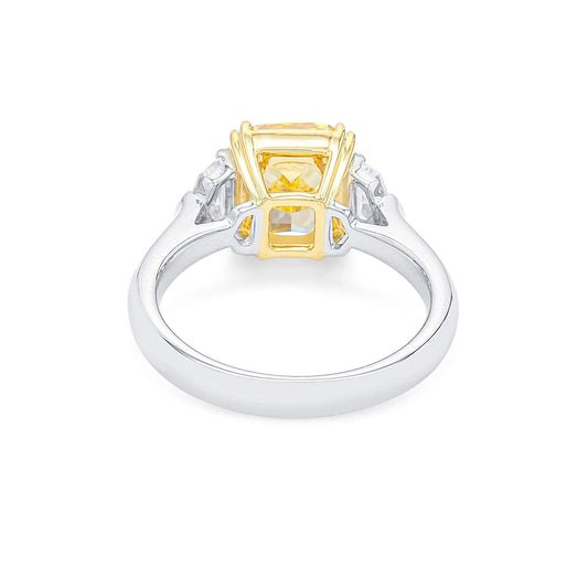 中彩黄 钻石戒指，总重3.31克拉，雷迪恩形，GIA认证