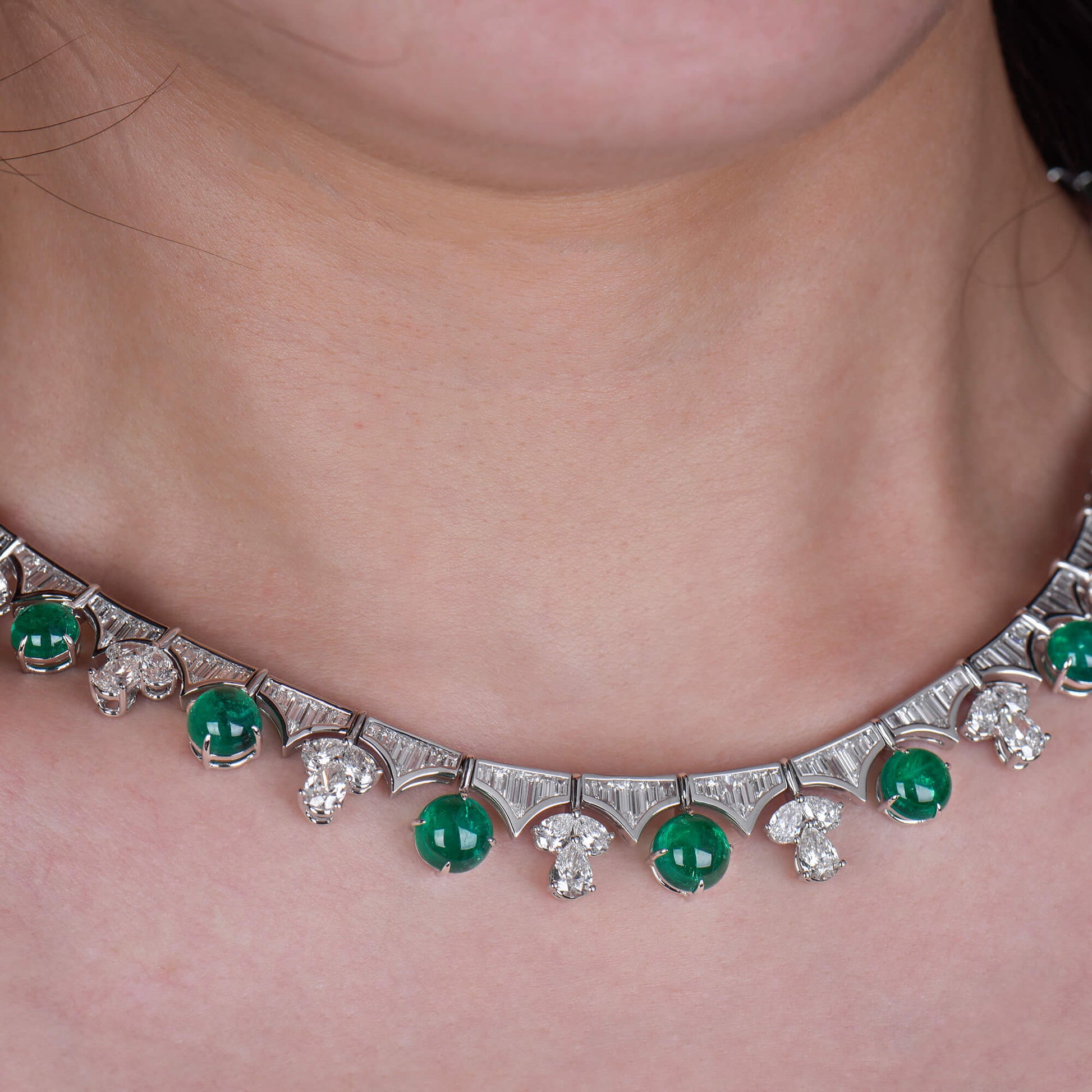 天然 绿色 哥伦比亚 祖母绿项链，总重37.43克拉，圆形，GRS认证