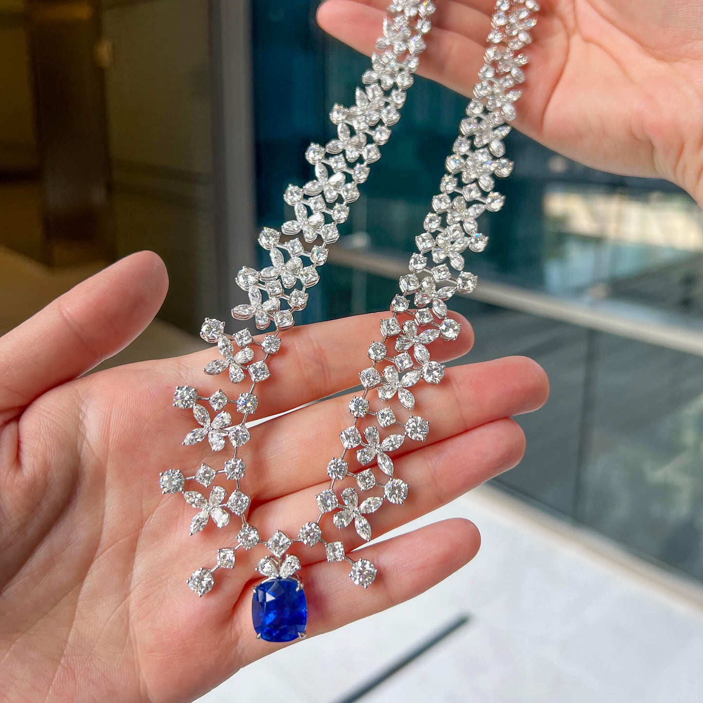 天然 艳蓝色 马达加斯加 蓝宝石项链，总重74.44克拉，枕形，GRS认证