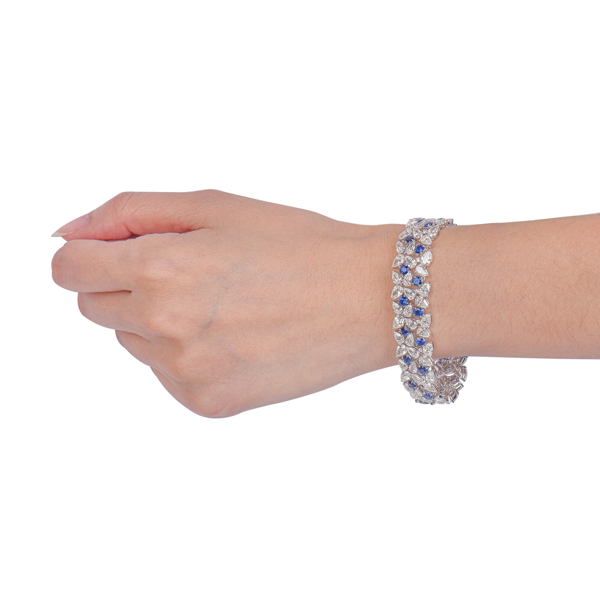 天然 艳蓝色 蓝宝石手链，总重32.60克拉 