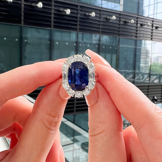 טבעת ספיר כחולה טבעית 13 קראט, 13.16 קראט TW, צורה אליפסה, מוסמכת GRS