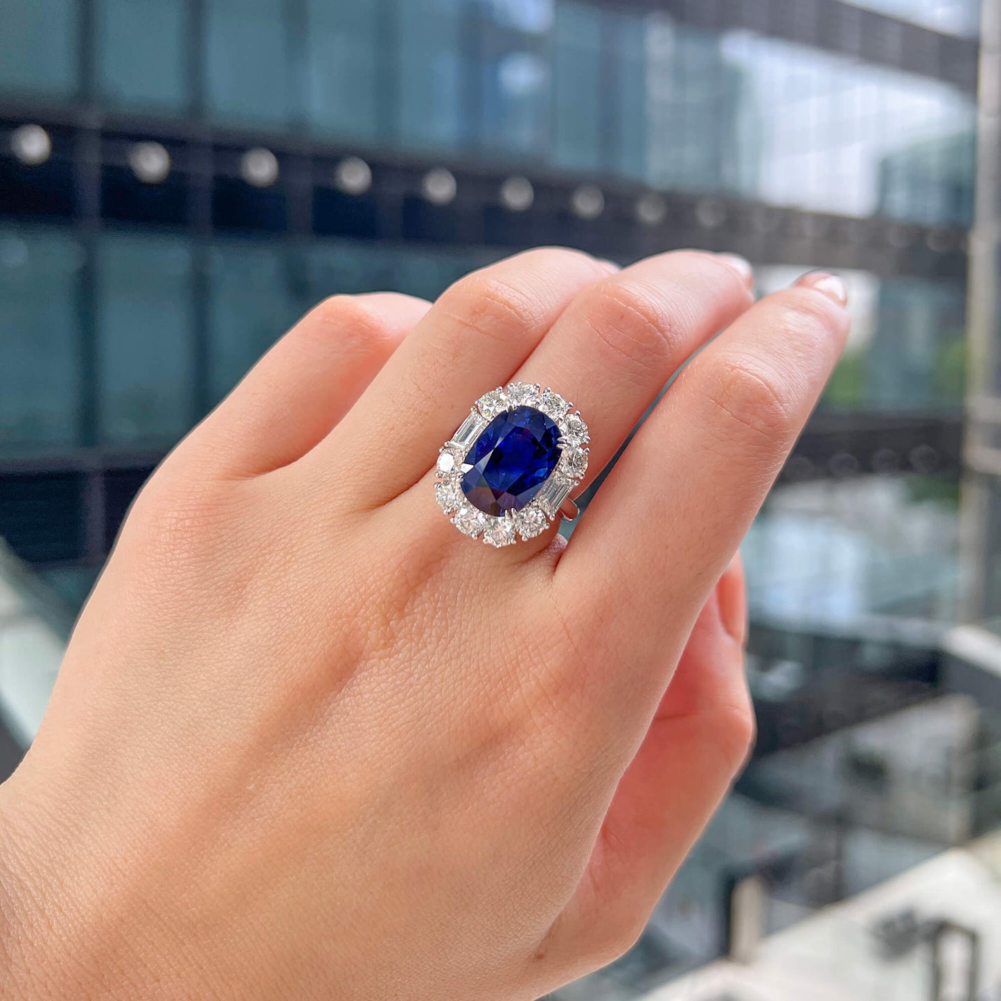 13克拉 天然 艳蓝色 蓝宝石戒指，总重13.16克拉，椭圆形，GRS认证