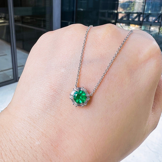 天然 艳绿色 哥伦比亚 祖母绿吊坠 | 0.75克拉（总重1.04克拉），GRS2020-128127