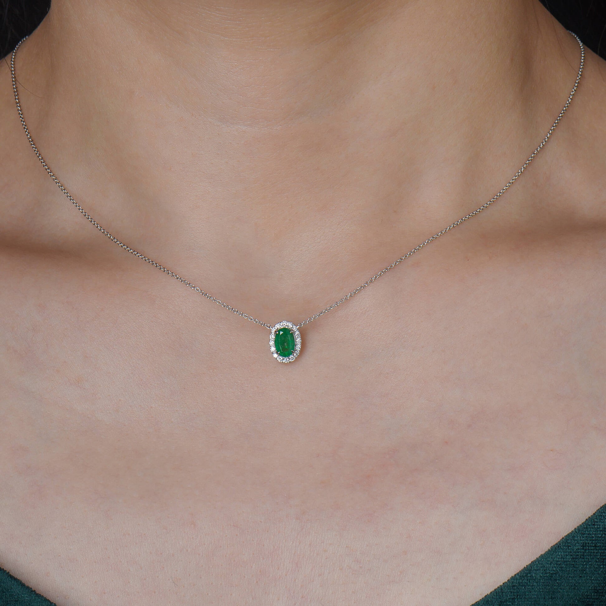 Natural vivid green emerald pendant, 0.62 CT. (0.74 CT. TW), G2112110234