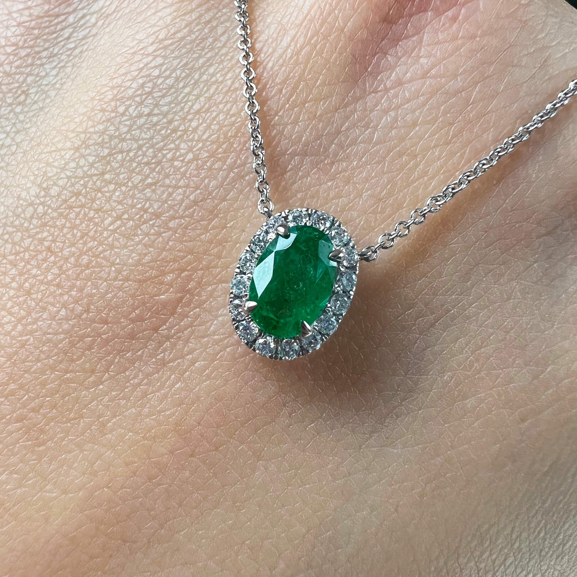 Natural vivid green emerald pendant, 0.62 CT. (0.74 CT. TW), G2112110234