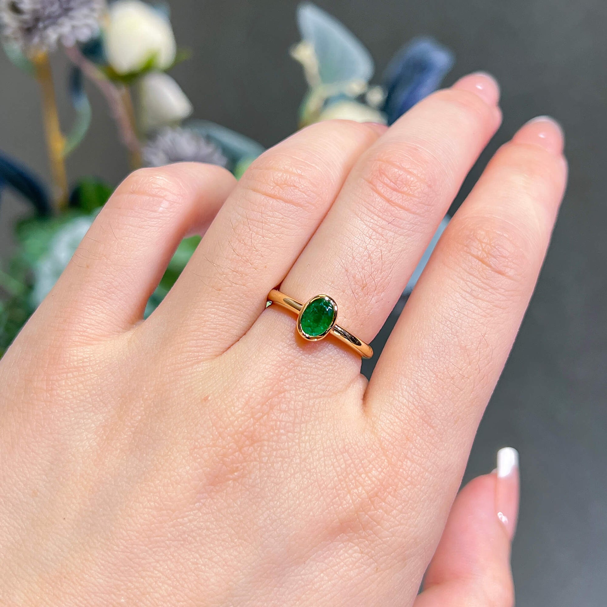 天然 艳绿色 祖母绿戒指，总重0.64克拉