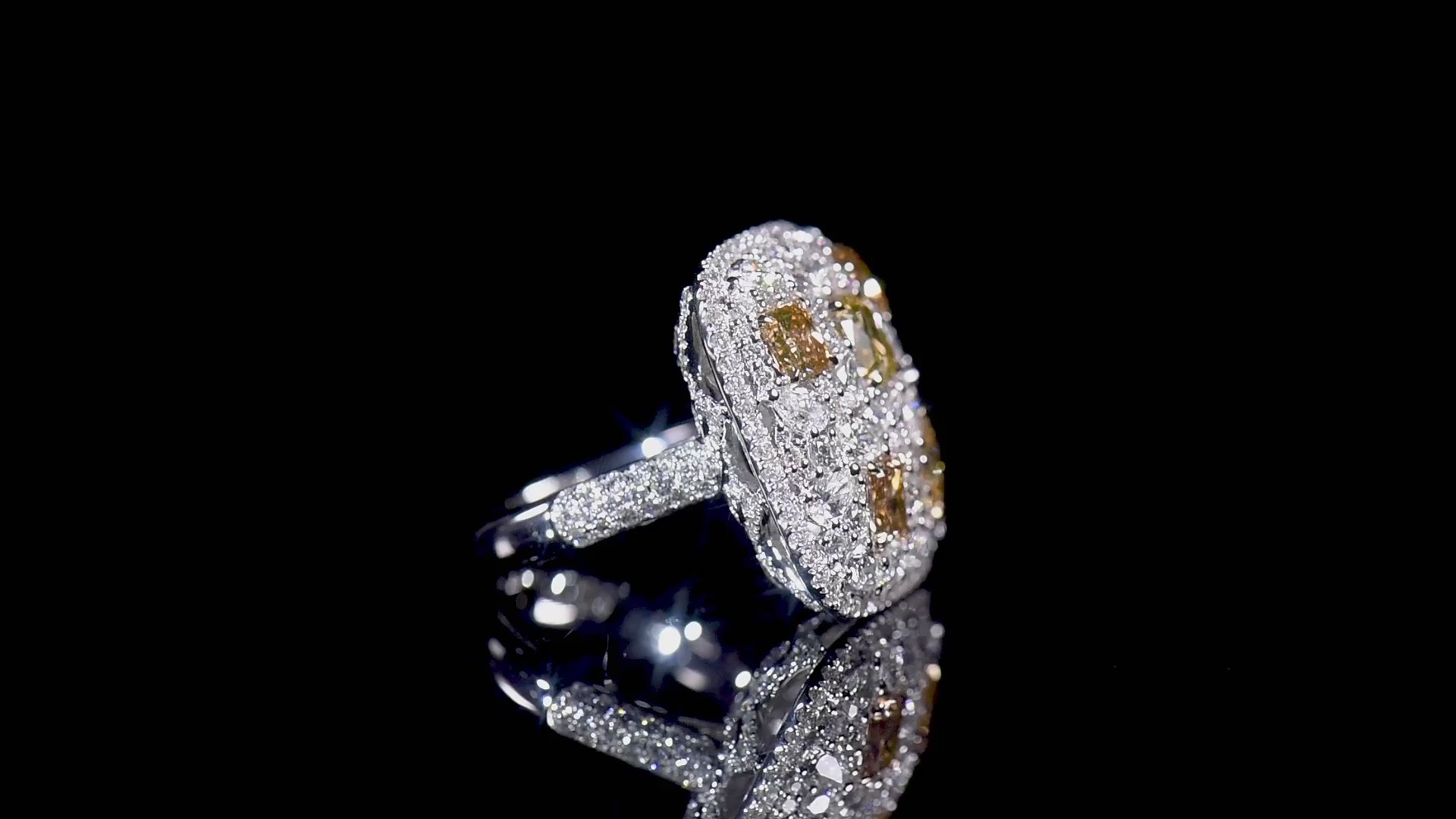 天然华丽棕黄色钻石戒指，18K白金，垫形，6.39克拉总重