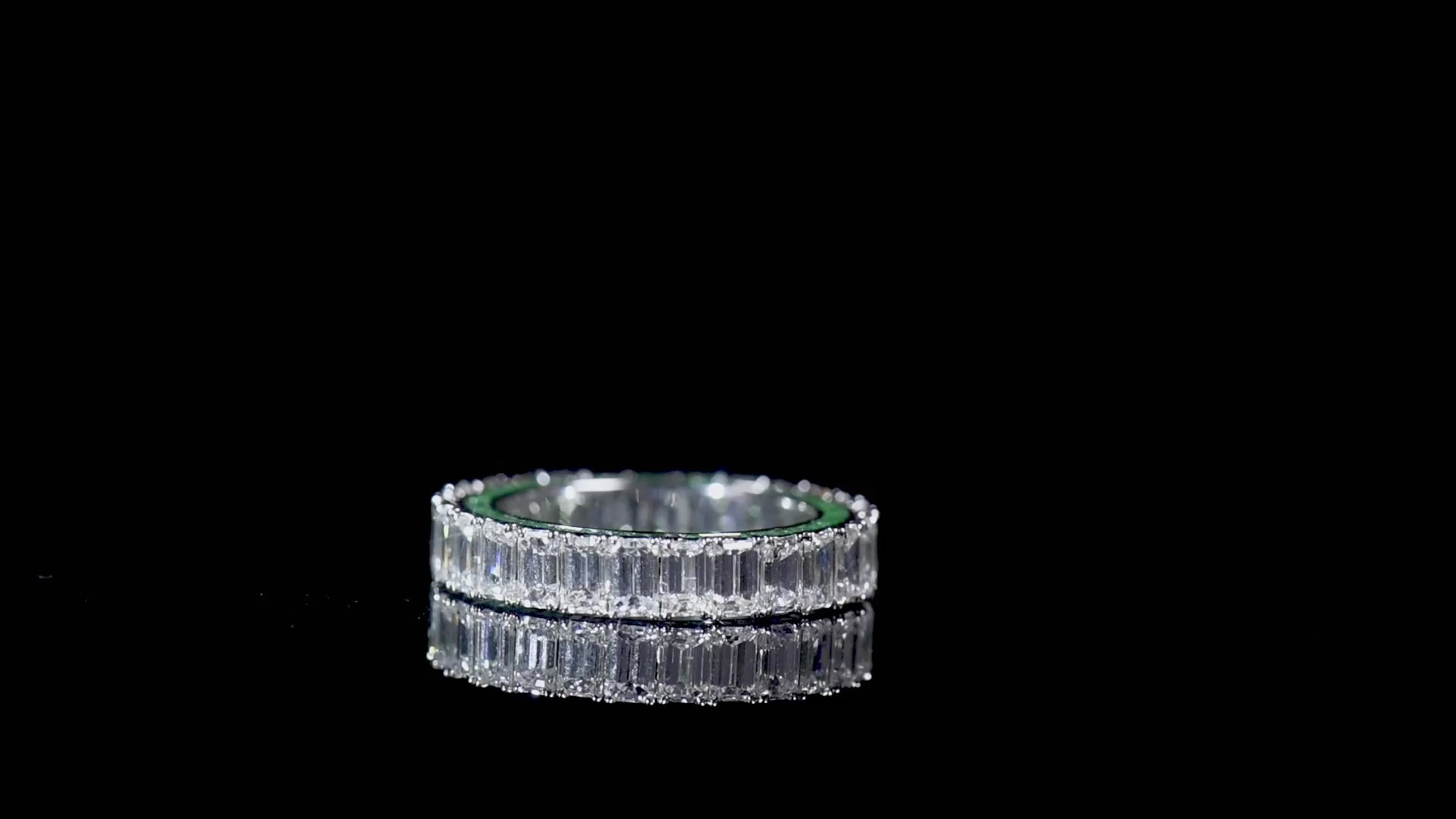 טבעת יהלום טבעית, זהב לבן 18 קראט, חיתוך אמרלד, 7.13 קראט