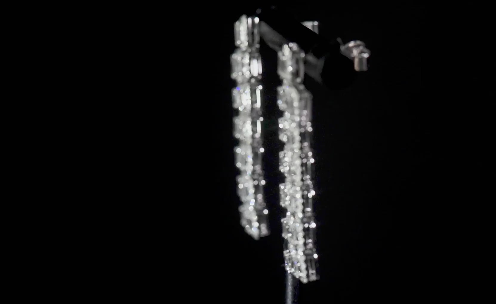 天然钻石垂坠耳环，18K白金，长方形，3.05克拉总重