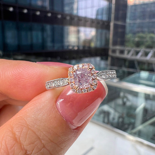 微浅粉 钻石戒指，总重0.74克拉，枕形，GIA认证