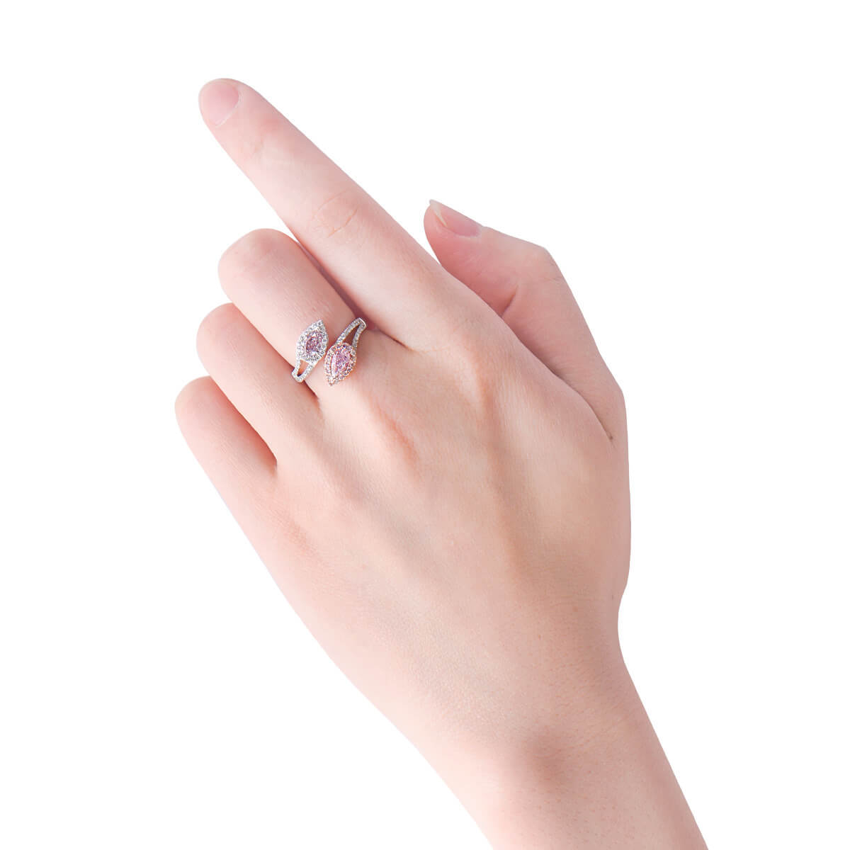 天然非常浅粉色钻石光环戒指，18K白金，梨形，1.43克拉总重