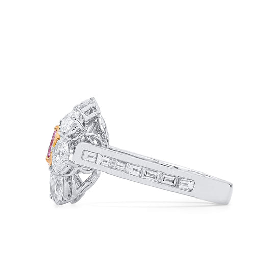 微浅粉 钻石戒指，总重2.80克拉，椭圆形，GIA认证