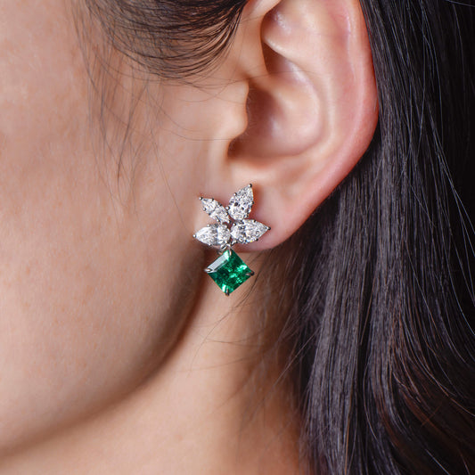 艳绿色 哥伦比亚 祖母绿与钻石耳环，3.66克拉（总重8.17克拉），JCEG01113090