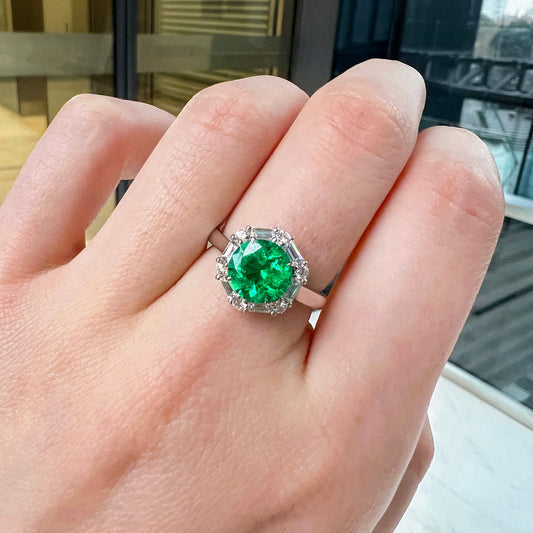 艳绿色 哥伦比亚 祖母绿与钻石戒指|1.82克拉（总重2.48克拉），GRS2020-128132