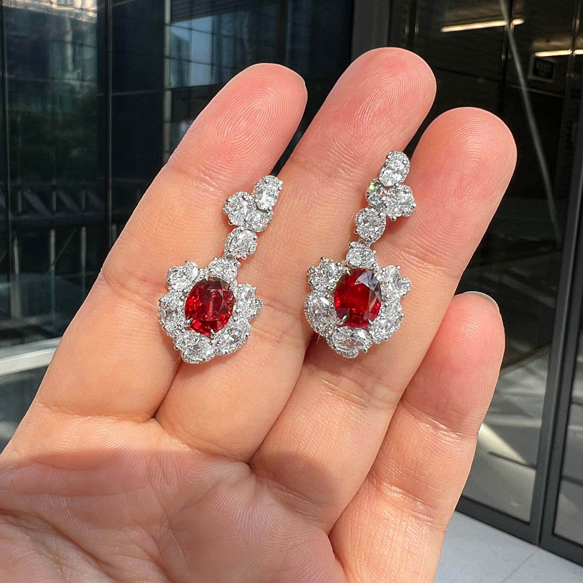 天然红宝石吊坠耳环，18K白金，椭圆形，11.75克拉总重