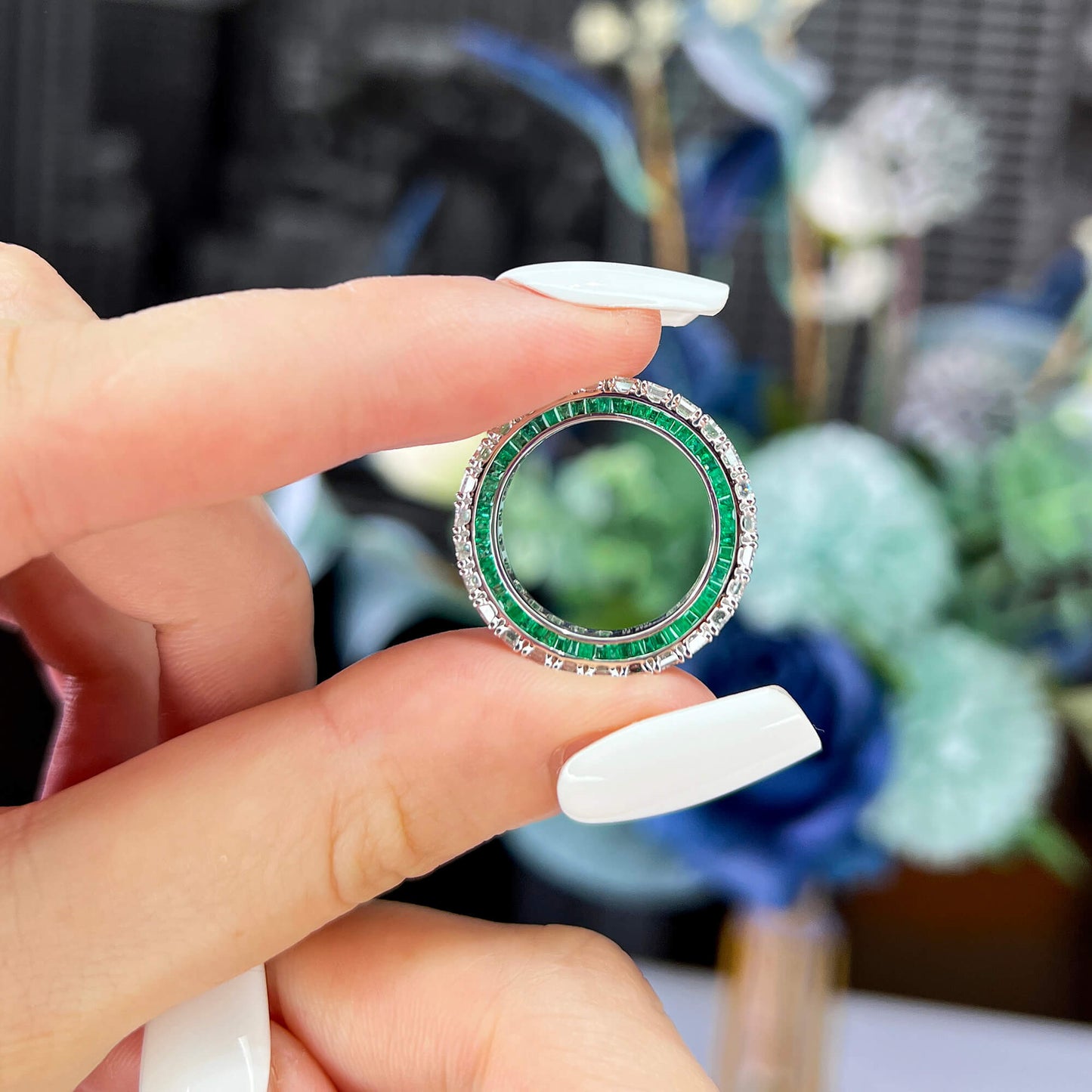 טבעת יהלום טבעית, זהב לבן 18 קראט, חיתוך אמרלד, 7.13 קראט