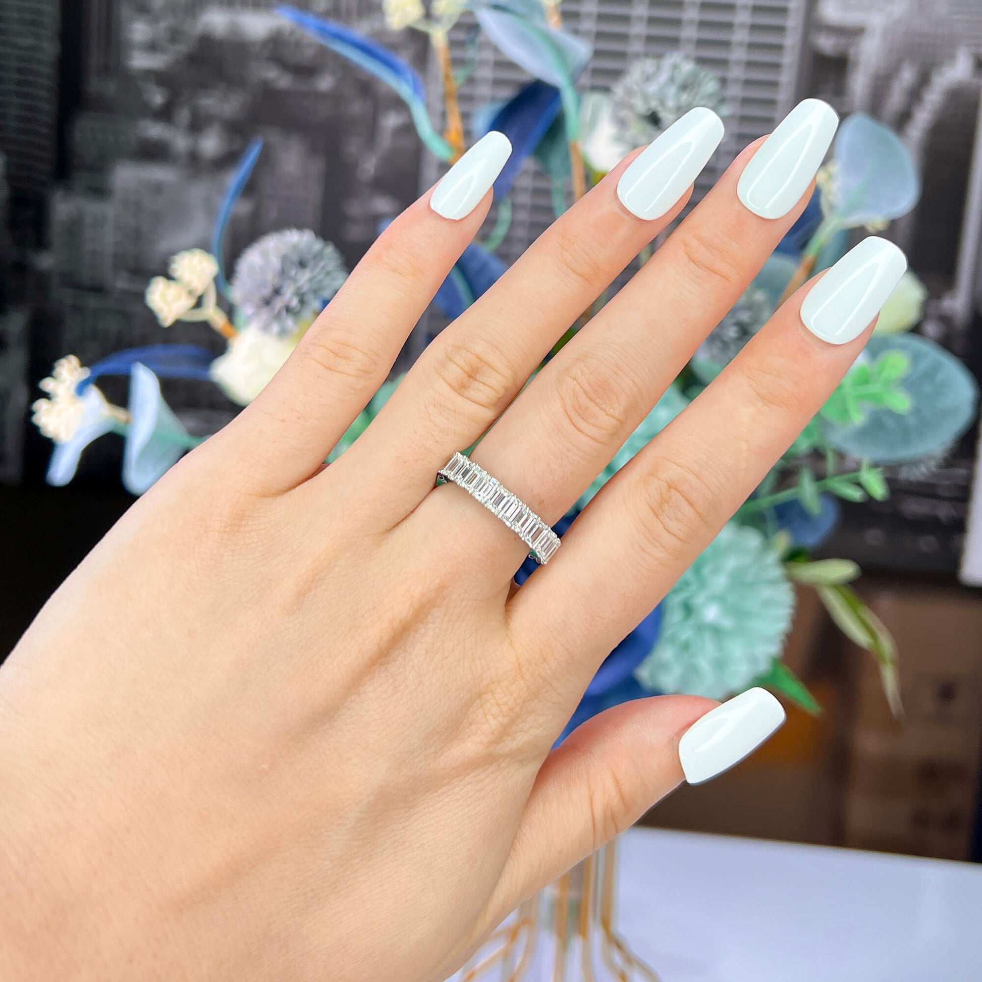 טבעת יהלום טבעית, זהב לבן 18 קראט, חיתוך אמרלד, 7.13 קראט