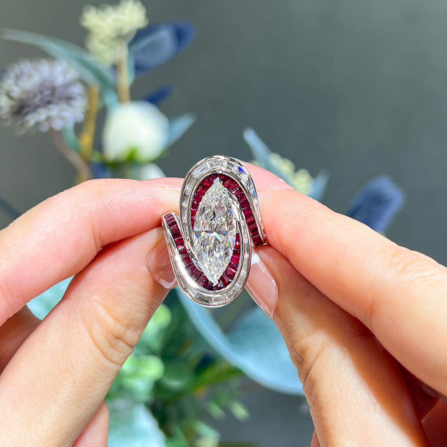 白钻与红宝石戒指，4.30克拉（总重7.77克拉），GIA认证 5221919332