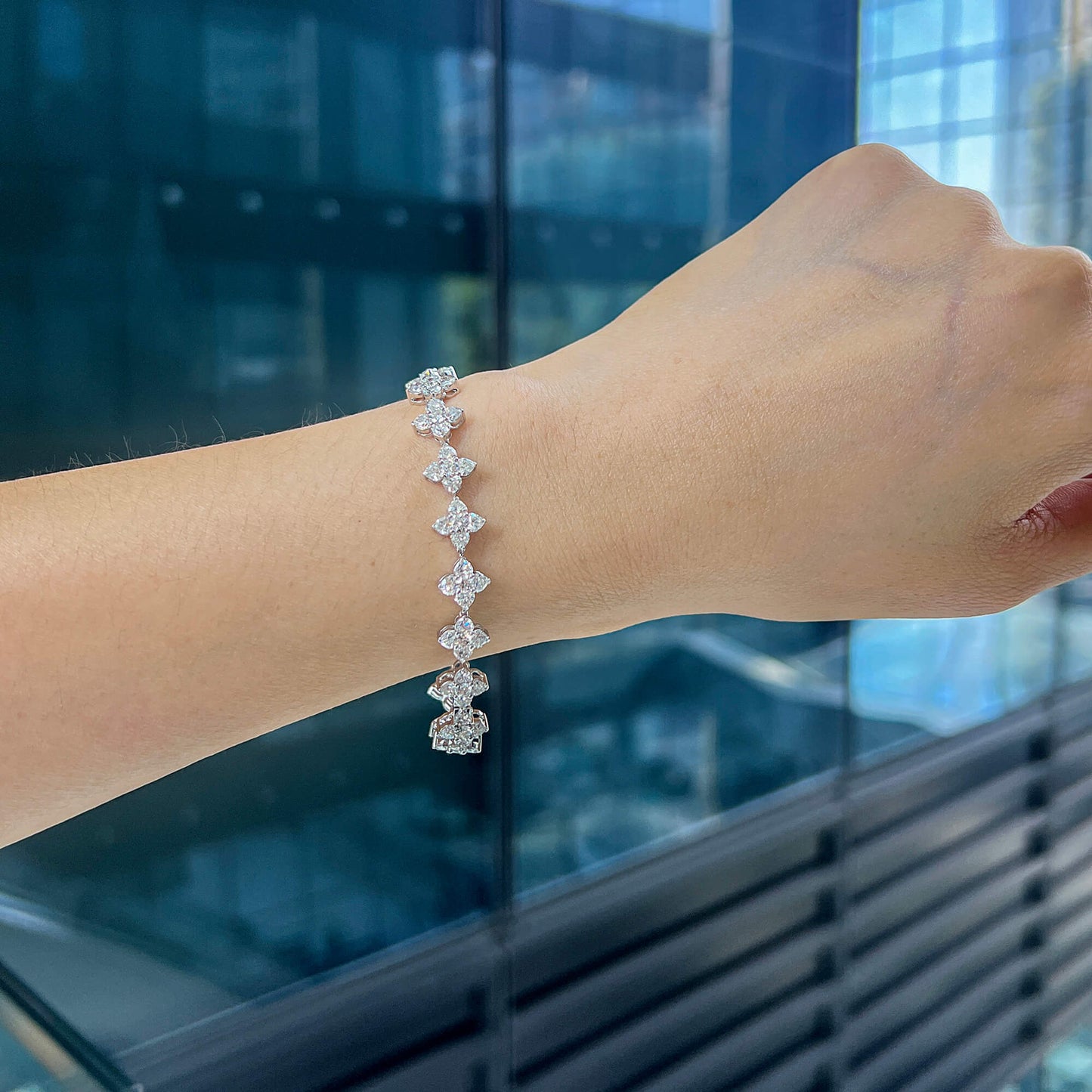 天然钻石手链，18K白金，心形，9.56克拉总重