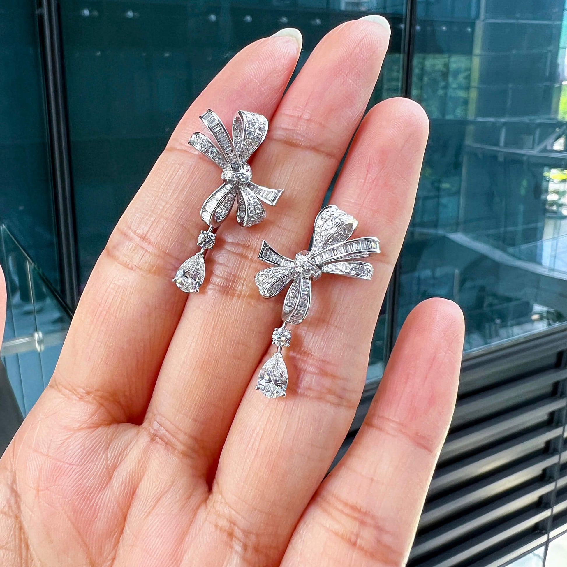 白钻耳环，总重2.36克拉，水滴形，GIA认证