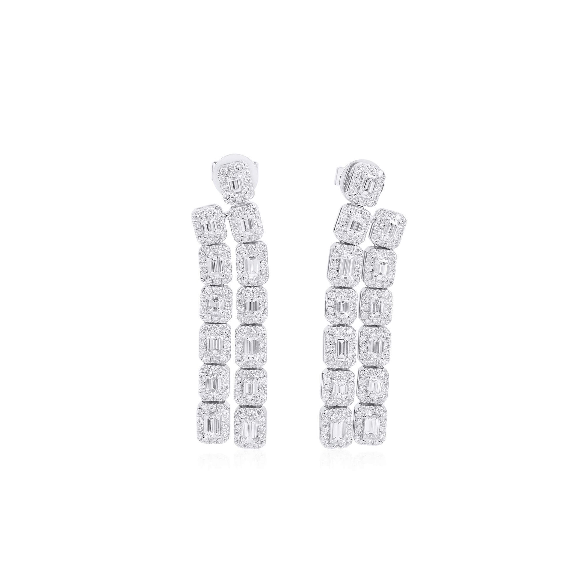 白钻耳环，总重3.05克拉，梯方形