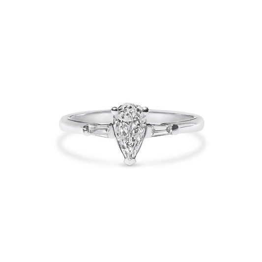 白钻戒指，总重0.63 克拉，水滴形，GIA认证