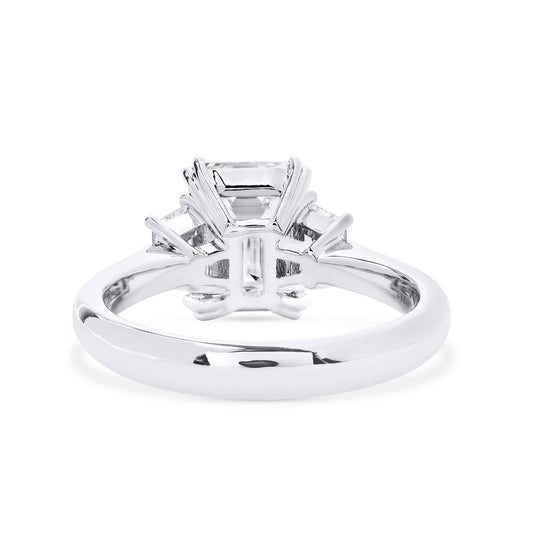 白钻戒指，总重2.32克拉，祖母绿形，GIA认证