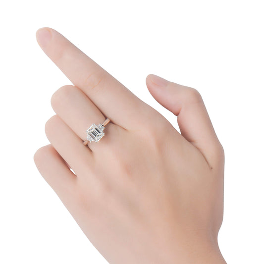 白钻戒指，总重2.32克拉，祖母绿形，GIA认证