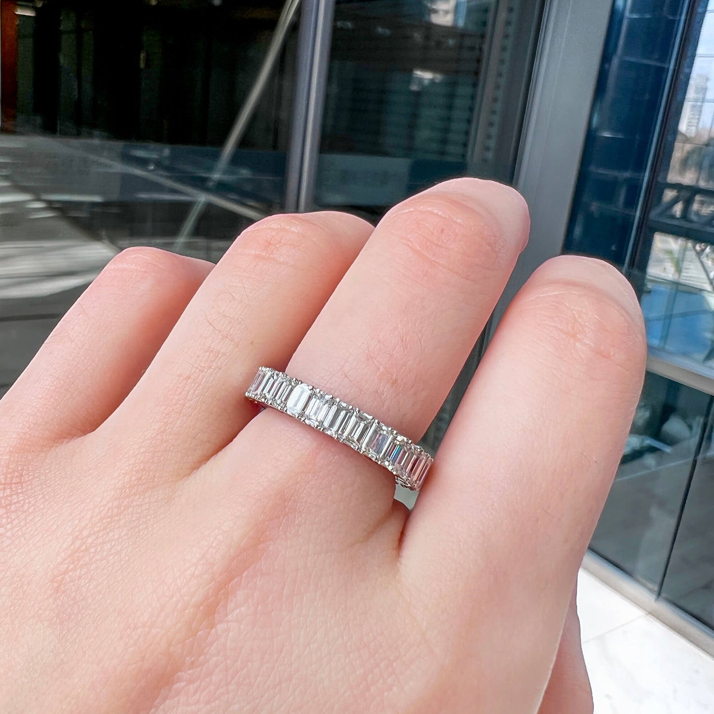 白钻与红宝石 永恒排戒，3.69克拉（总重6.24克拉），祖母绿形