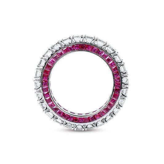 טבעת נצחית משובצת יהלום לבן ואודם, 6.74 קראט (8.86 קראט TW), צורת אזמרגד